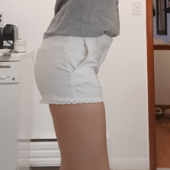 ⚡️SALE⚡️White Short Shorts - Picture 2 of 6